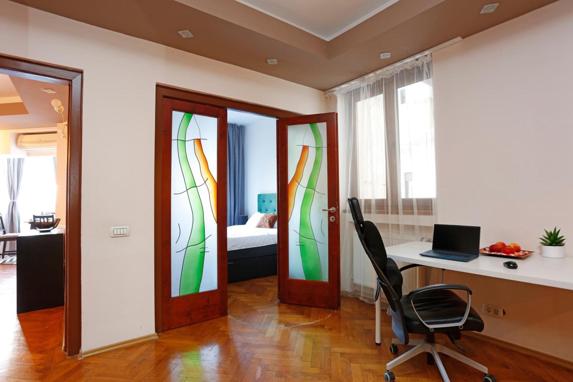 Peaceful Getaway - Generous 3-Bedroom Sanctuary - Close To Historic Old Town Bucharest Luaran gambar