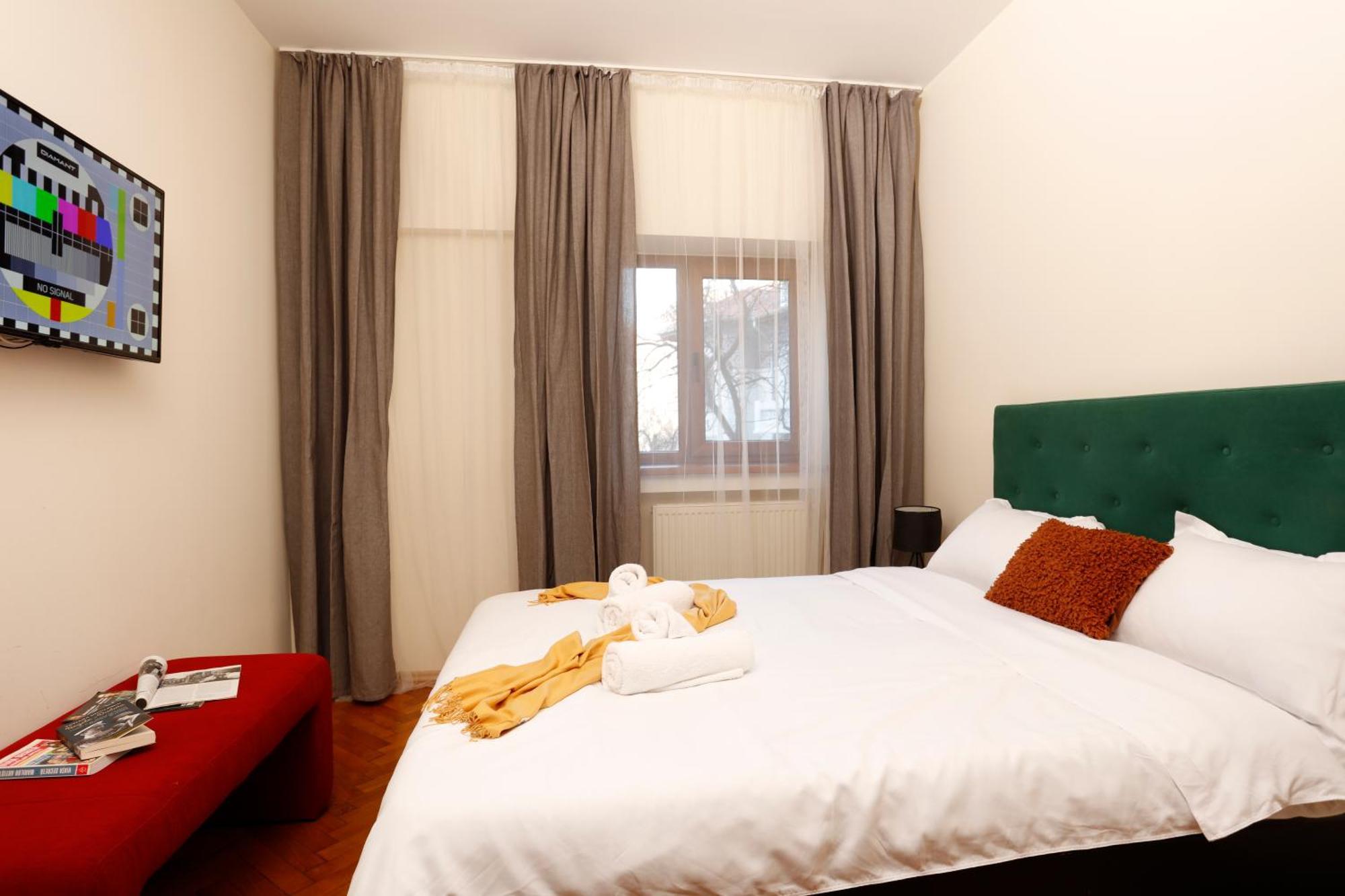 Peaceful Getaway - Generous 3-Bedroom Sanctuary - Close To Historic Old Town Bucharest Luaran gambar