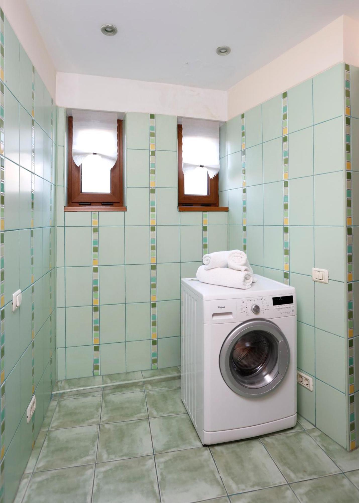 Peaceful Getaway - Generous 3-Bedroom Sanctuary - Close To Historic Old Town Bucharest Luaran gambar