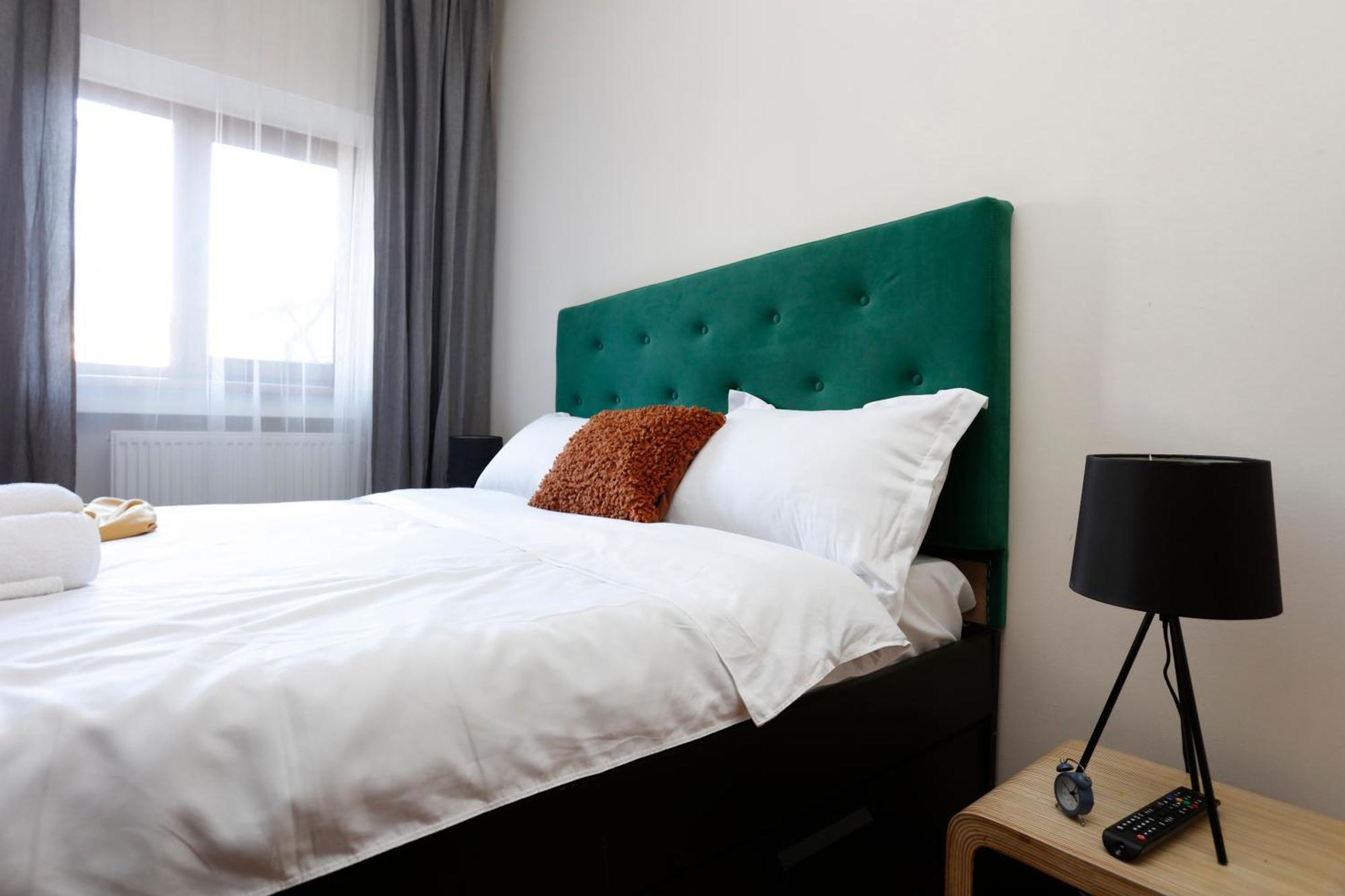 Peaceful Getaway - Generous 3-Bedroom Sanctuary - Close To Historic Old Town Bucharest Luaran gambar