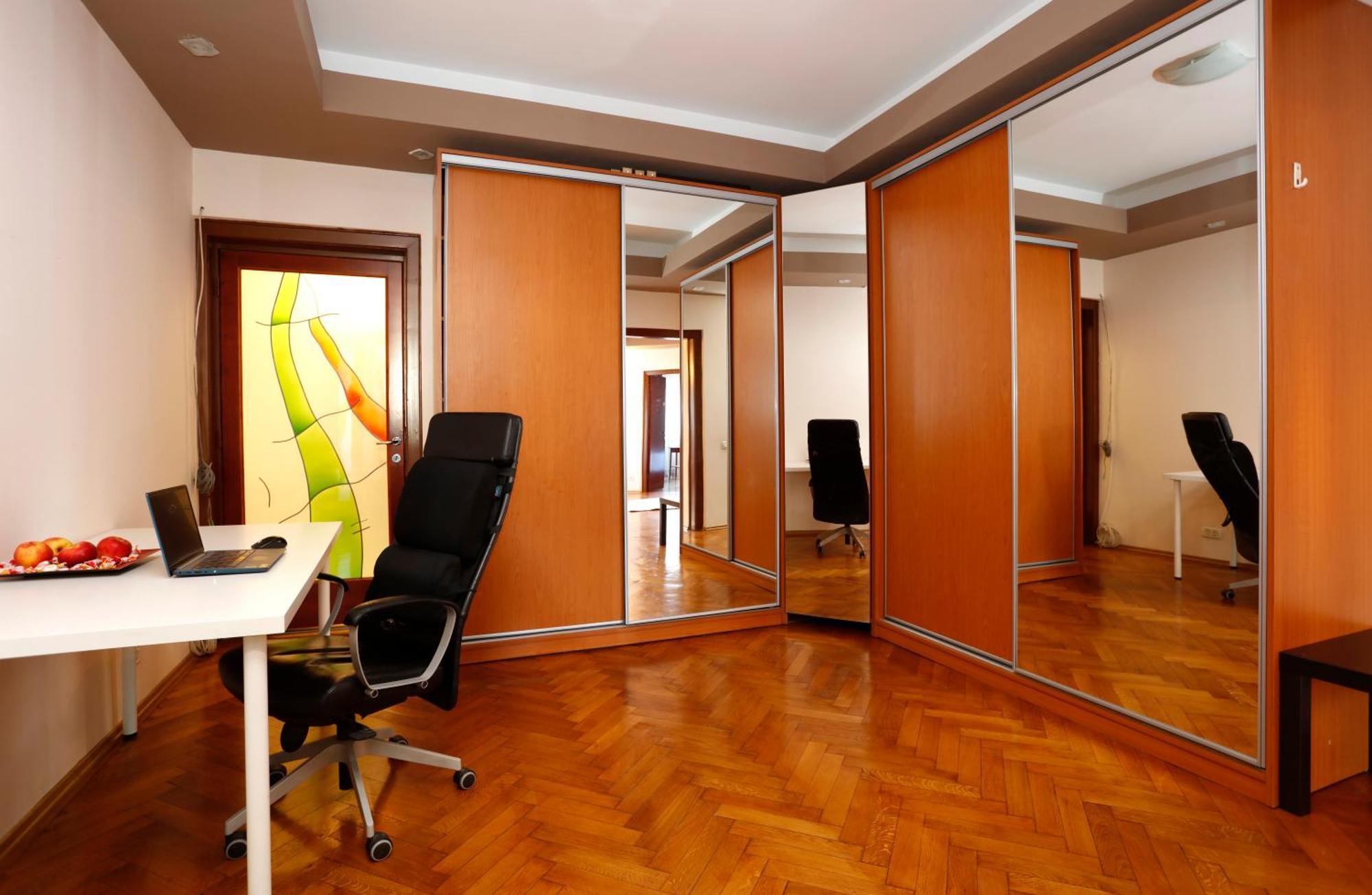 Peaceful Getaway - Generous 3-Bedroom Sanctuary - Close To Historic Old Town Bucharest Luaran gambar