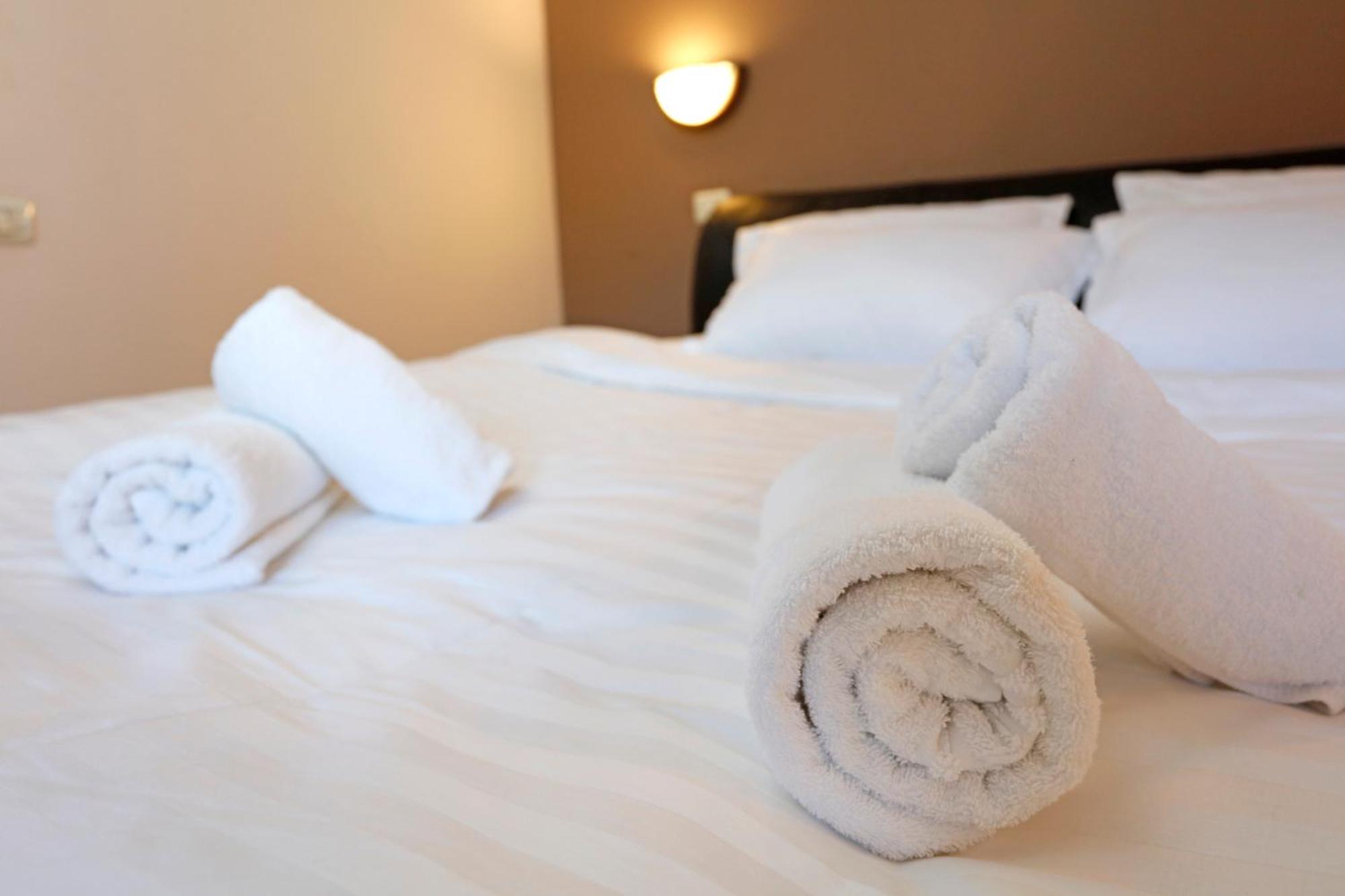 Peaceful Getaway - Generous 3-Bedroom Sanctuary - Close To Historic Old Town Bucharest Luaran gambar