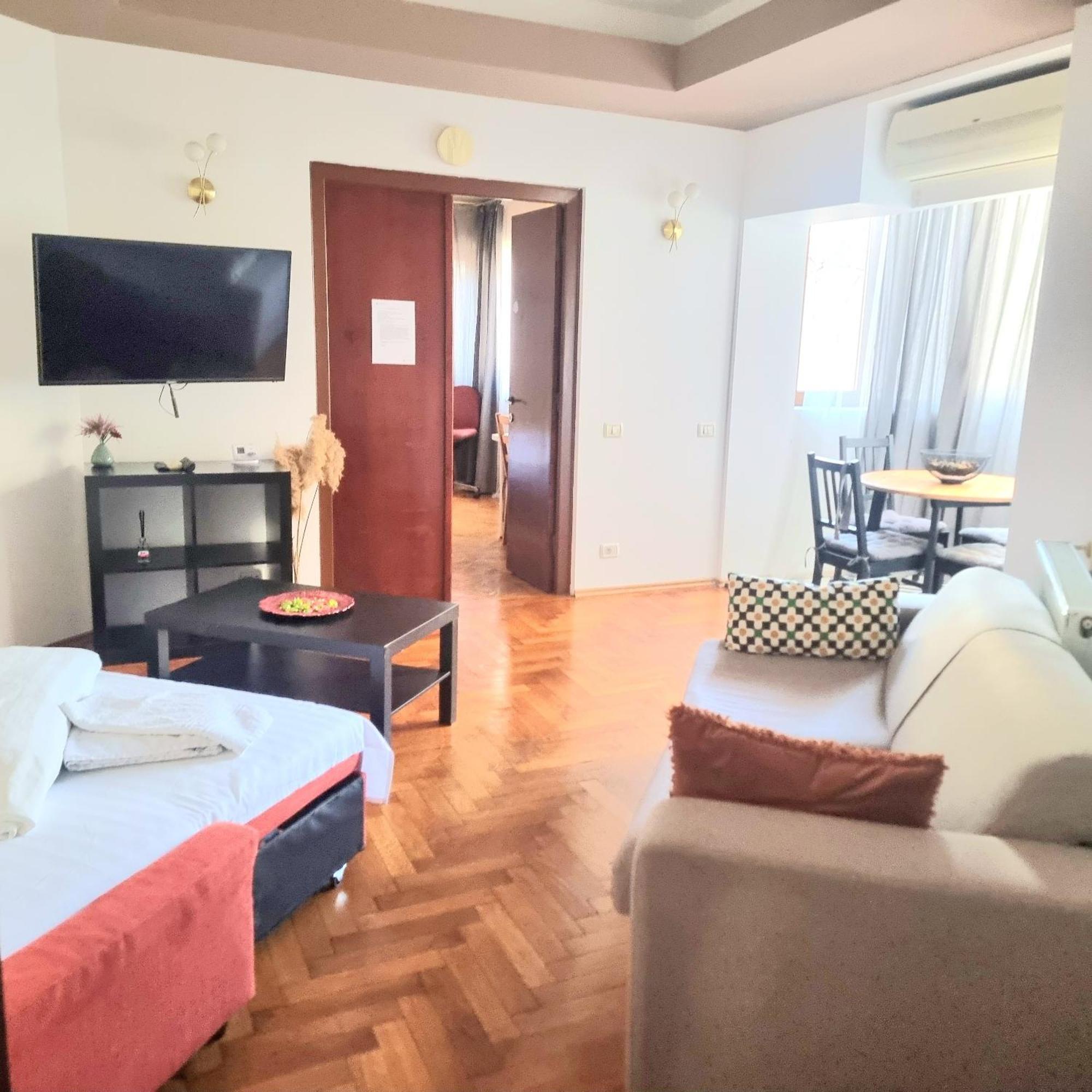 Peaceful Getaway - Generous 3-Bedroom Sanctuary - Close To Historic Old Town Bucharest Luaran gambar