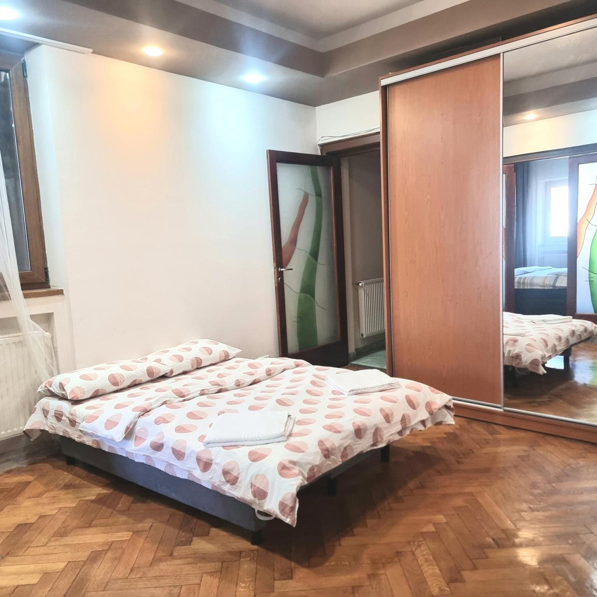 Peaceful Getaway - Generous 3-Bedroom Sanctuary - Close To Historic Old Town Bucharest Luaran gambar